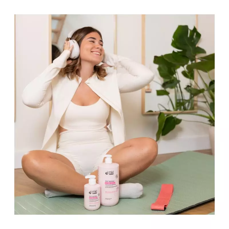 Image ambient du flacon-pompe MKL Green Nature Gel Intime Ultra Doux Bio à l'Aloe Vera - 1L dans un 