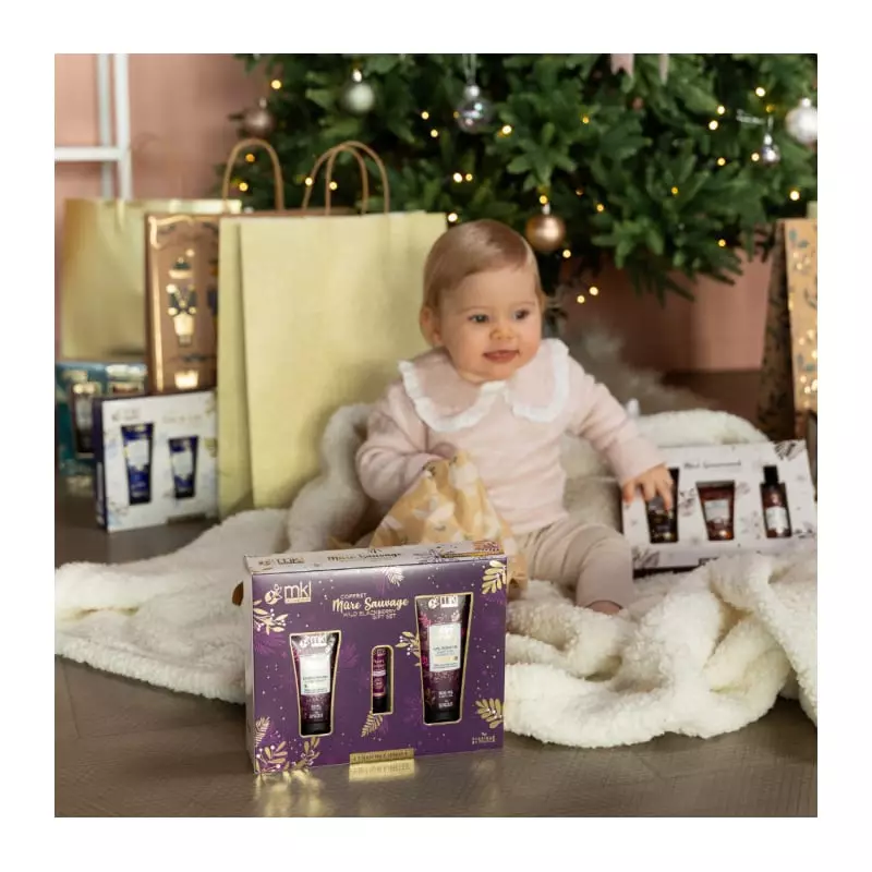 Image ambient du coffret MKL Délices de Mûre 3 soins : gel douche, crème mains et brume à la mûre sa