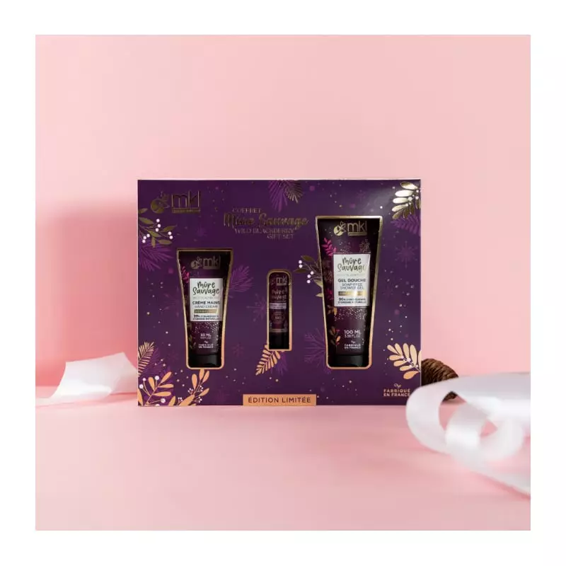 Packshot coffret MKL Délices de Mûre 3 soins : gel douche 100ml, crème mains 50ml, brume 100ml à la 