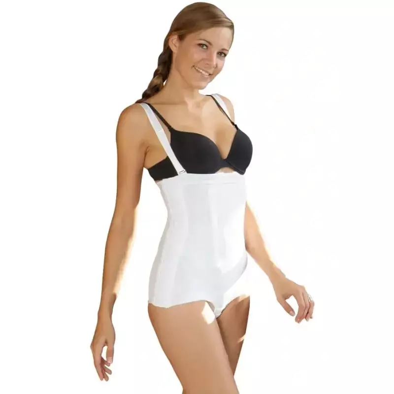 Profil latéral de femme souriante portant la gaine de compression blanche Cerecare 945188 avec brete