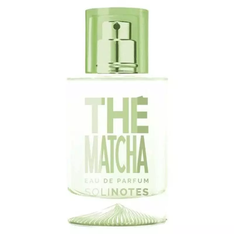Gros plan du flacon de parfum Solinotes Thé Matcha montrant les détails de l'étiquette et du bouchon