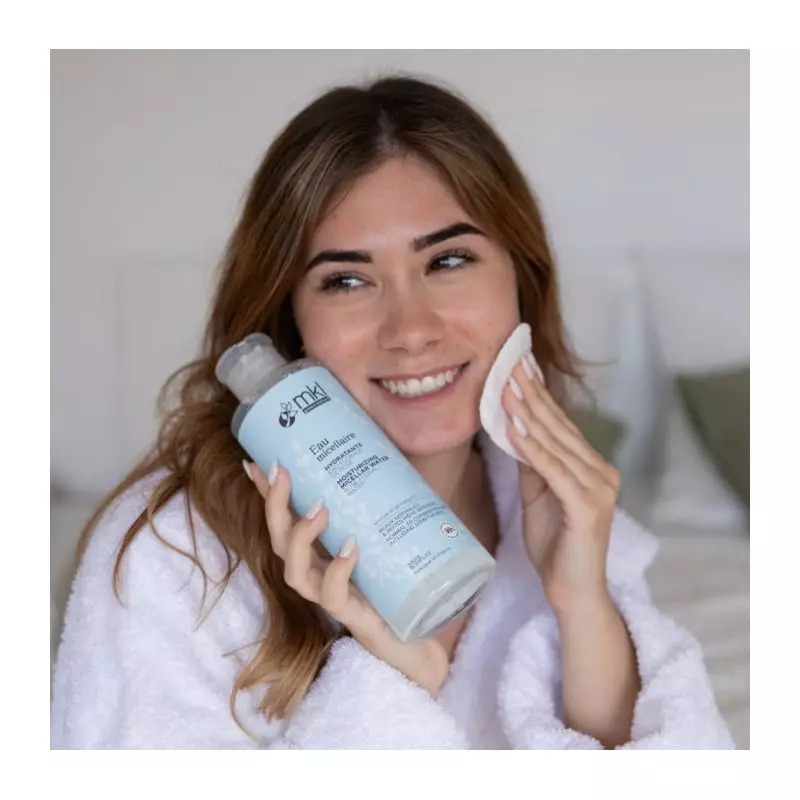 Image ambient de l'Eau Micellaire Hydratante Bio MKL sans parfum et sans rinçage - 500ml sur une tab