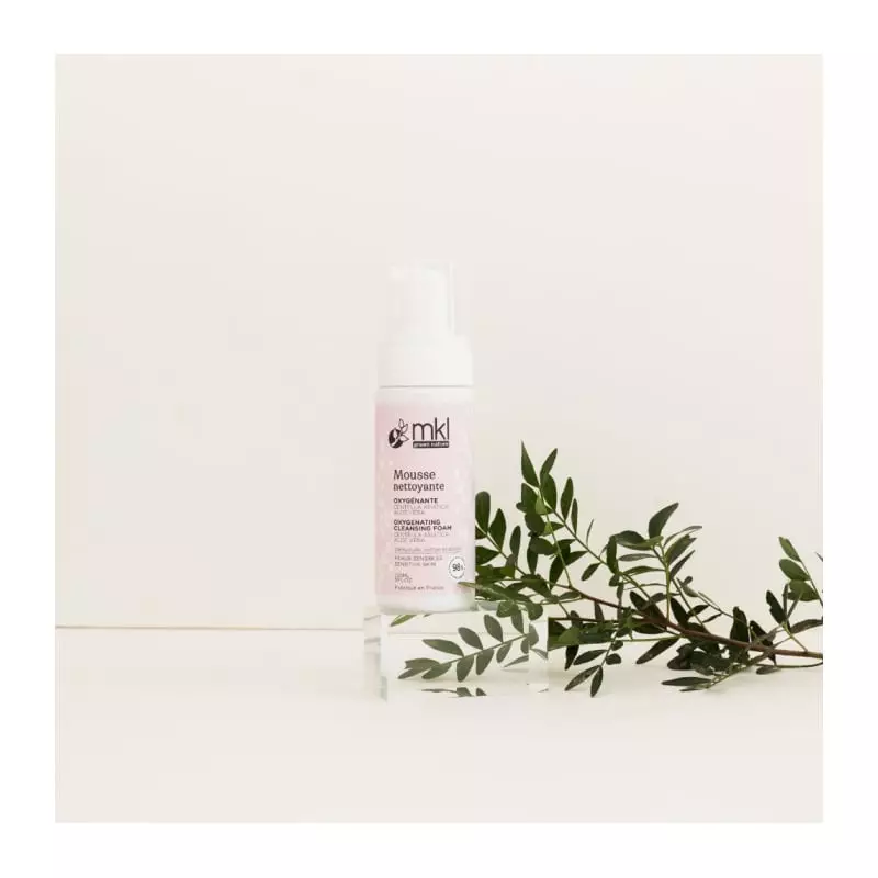 Packshot Mousse Nettoyante Oxygénante MKL pour peaux sensibles 150ml, flacon pompe vert, vue frontal