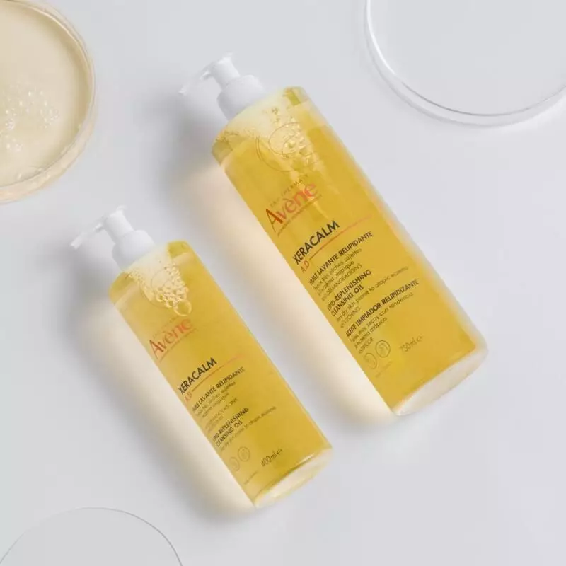 Packshot du flacon Avène XeraCalm Huile Lavante sans savon pour peaux atopiques - 1L, soin relipidan