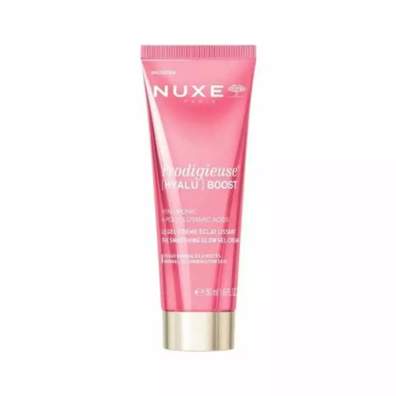 Vue complète du tube rose NUXE Prodigieuse Hyalu Boost Gel-Crème Éclat Lissant, prise en angle metta