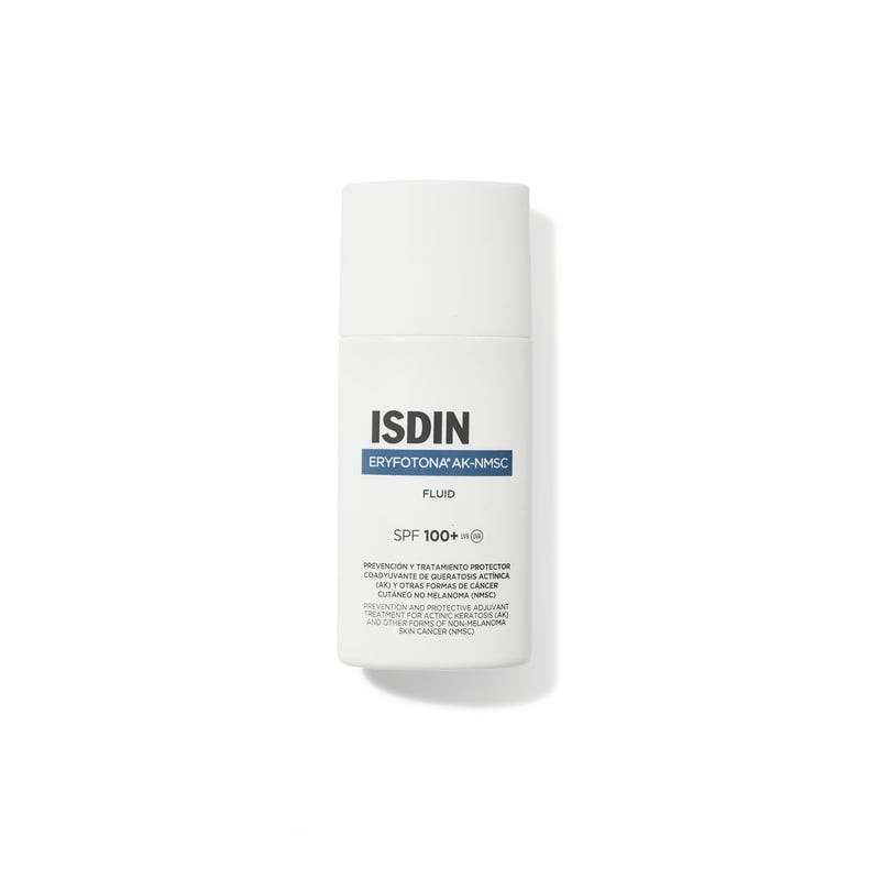 Tube ISDIN Eryfotona AK-NMSC Fluide SPF 100+ pompe blanche sur fond vert, vue avant avec marque, nom