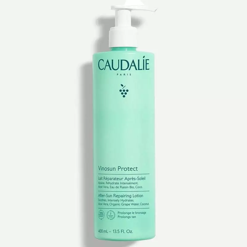 Lait réparateur après-soleil Caudalie Vinosun Protect en flacon vert clair 400 ml à pompe, vue avant