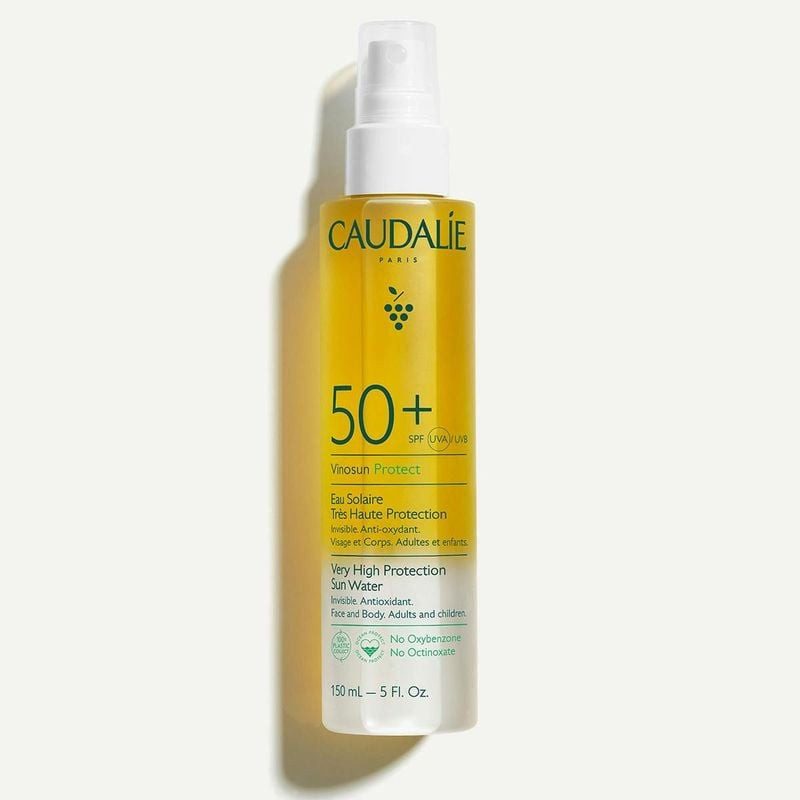 Flacon spray biphasé Caudalie L'Eau Solaire SPF50+ Vinosun Protect, 150 ml transparent avec liquide 