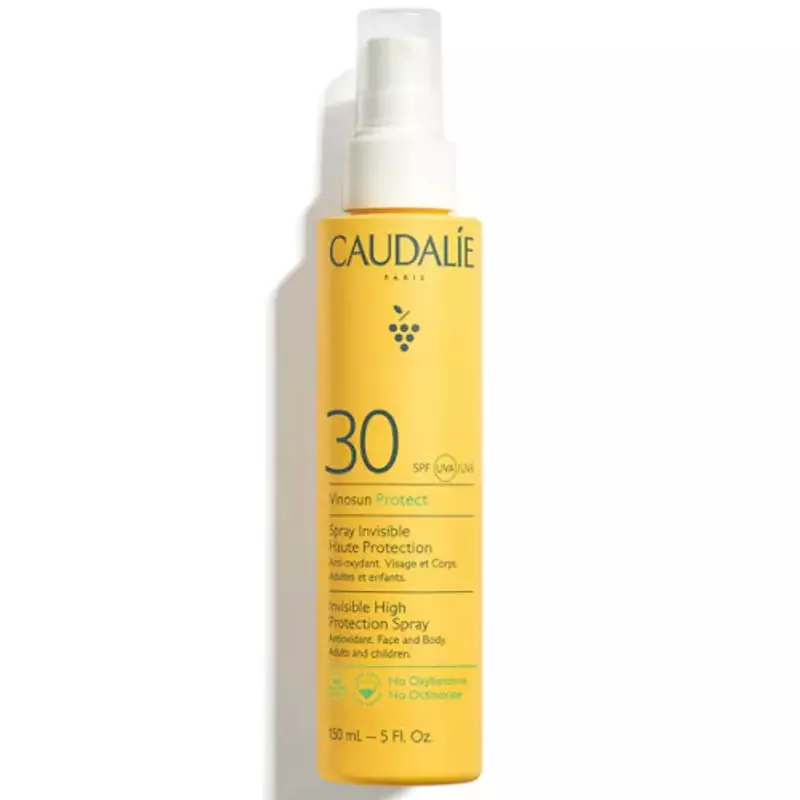 Spray Invisible Haute Protection SPF30 Caudalie en flacon jaune, vue de côté avec logo marque, SPF30