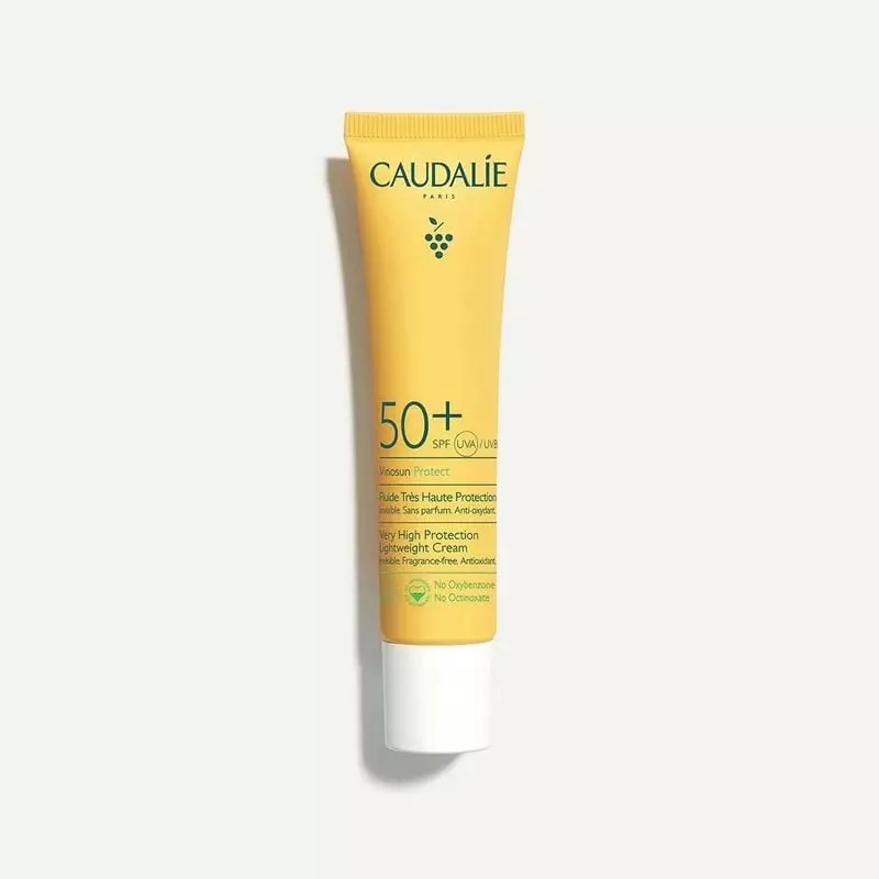 Tube jaune Caudalie Fluide Très Haute Protection SPF50+, vue de face, sans parfum, protection solair
