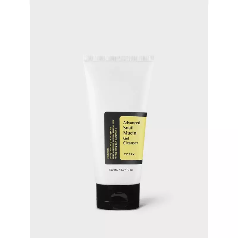 COSRX Nettoyant Gel Avancé à la Mucin d'Escargot en tube blanc avec bouchon noir et étiquette jaune,