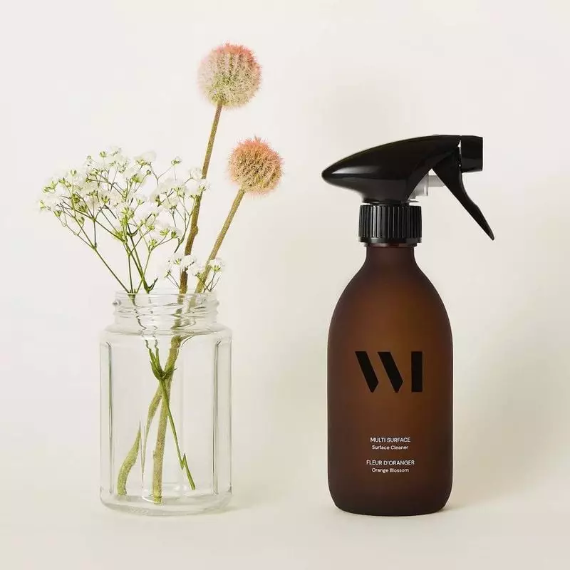 Vue rapprochée de côté de la recharge éco multi-surfaces WhatMatters 1065126 500ml, mettant en avant