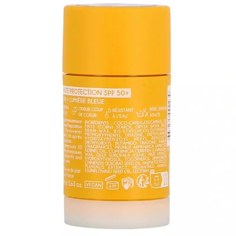 Vue arrière du Stick Solaire La Rosée SPF 50+ affichant la liste des ingrédients, protection lumière
