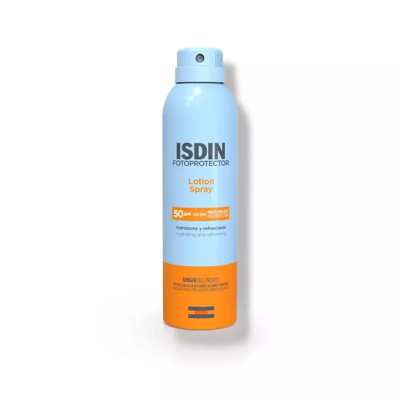 Vue de côté du spray lotion ISDIN Fotoprotector SPF 50 sur fond vert avec effet d'éclaboussure blanc