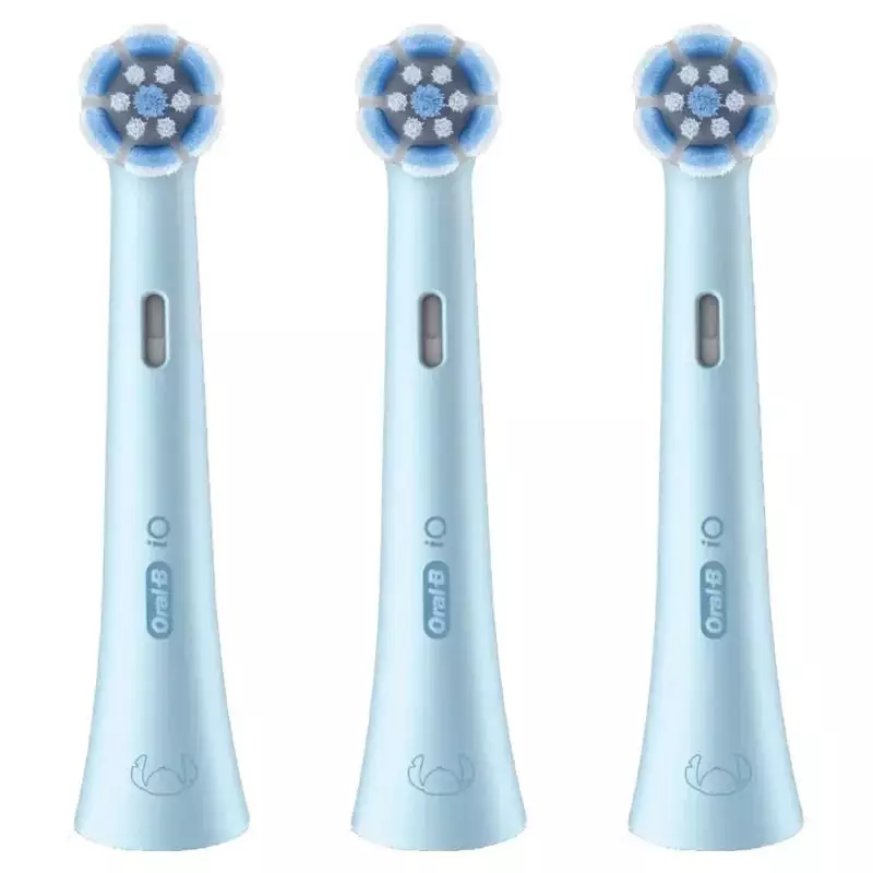 Packshot des têtes de brosse Oral-B iO Kids Stitch montrant l'emballage avec illustration de Stitch,