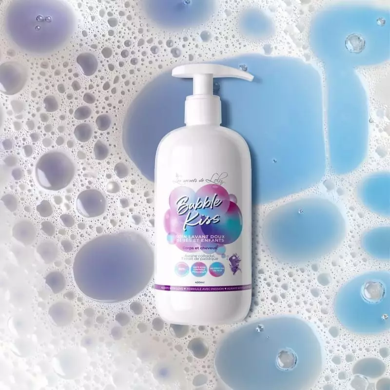 Flacon Bubble Kiss 400ml stylisé avec tranches de pastèque fraîche et flocons d’avoine dispersés sur
