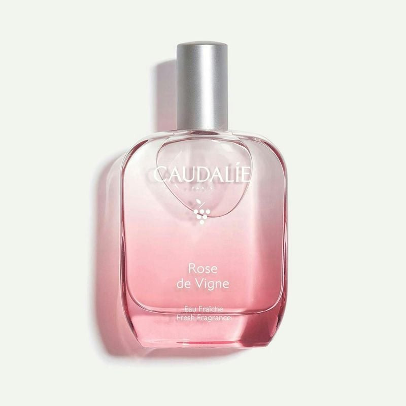 Caudalie L'Eau Fraîche Rose de Vigne flacon spray verre rose vue angulaire montrant détails étiquett