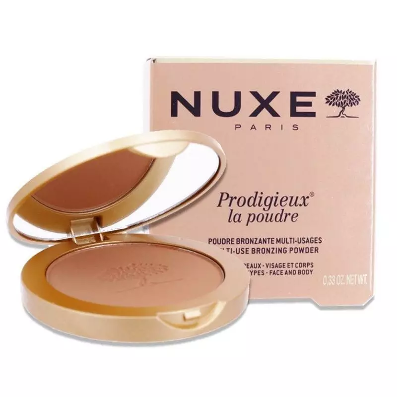 Nuance de la poudre bronzante Prodigieux de Nuxe sur la peau avec un éclat naturel.