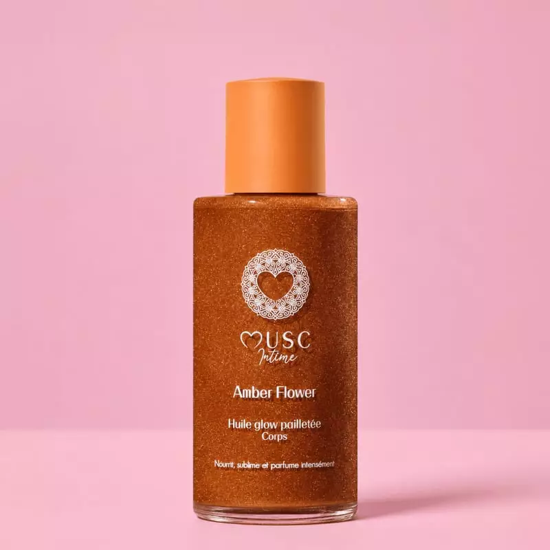Packshot de l'Huile Glow Pailletée Corps Amber Flower 100ml de Musc Intime, avec bouchon doré et fla