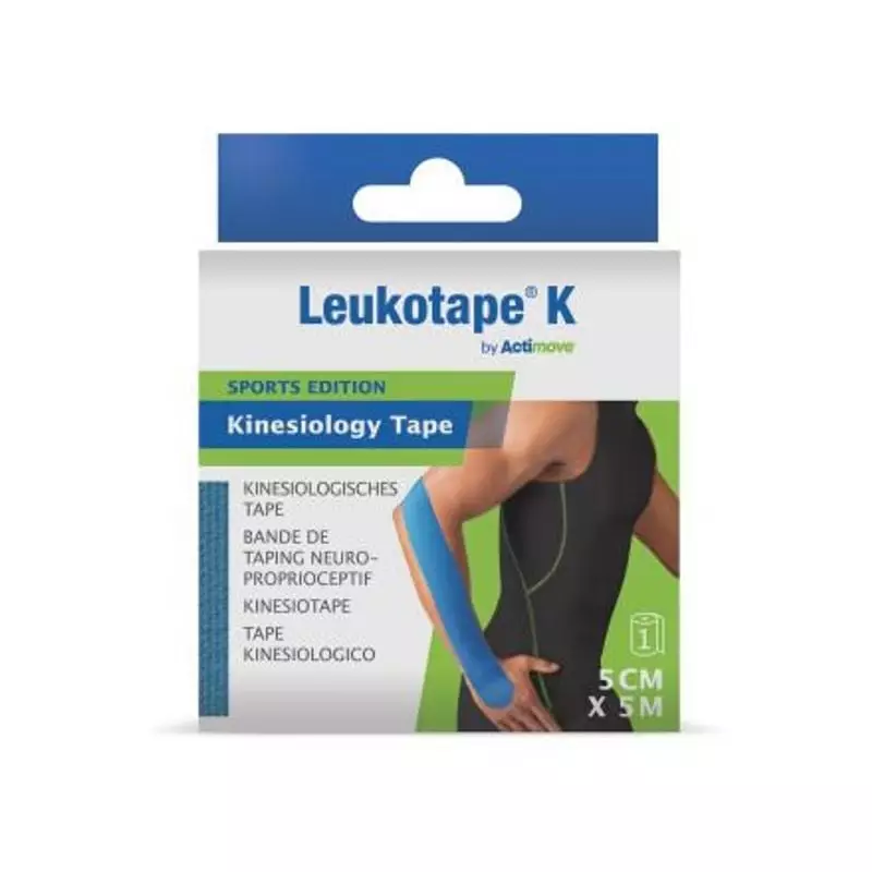 Gros plan sur le ruban kinésiologique Actimove Leukotape K montrant sa texture et son élasticité