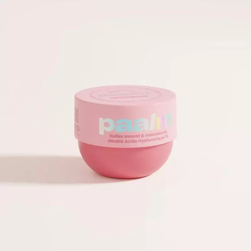 Packshot du pot de crème fouettée corps PAALM 1454442 à l'étiquette rose et blanche avec une noix de