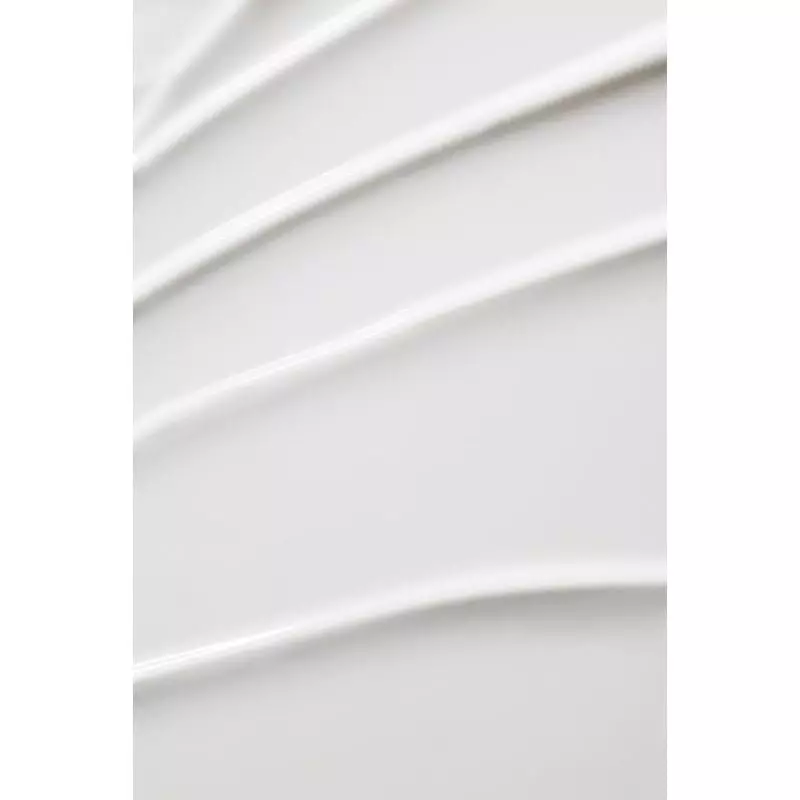 Détail du flacon Respire Hydratation Intense SPF30 montrant le SPF30 et les ingrédients acide hyalur
