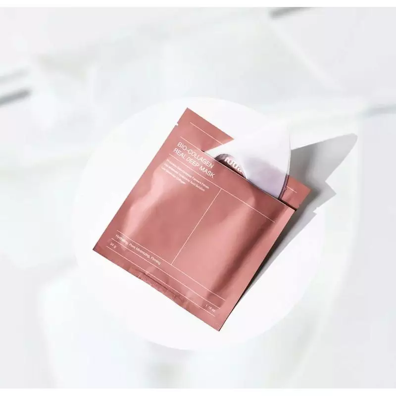 Masque Biodance Bio Collagen-Real Deep sur peau montrant l'absorption.