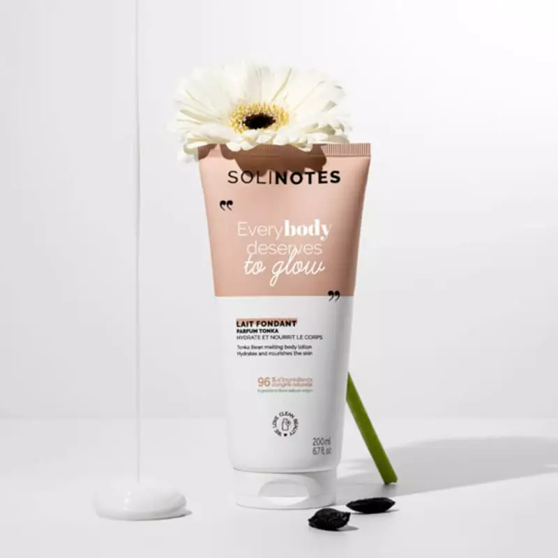 Lait Corps Fondant Tonka de Solinotes en flacon blanc, lotion hydratante vegan 200ml au parfum ambré