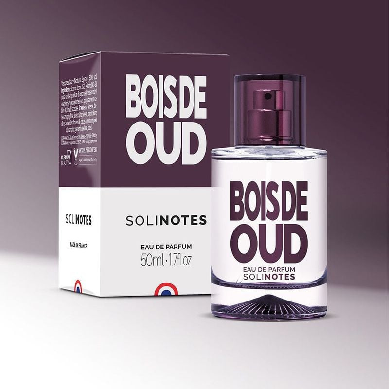 Vue de face du flacon Solinotes Oud Eau de Parfum avec un liquide doré et un design élégant.