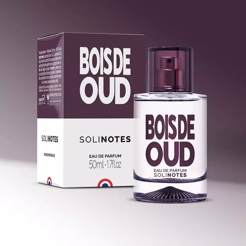 Vue de face du flacon Solinotes Oud Eau de Parfum avec un liquide doré et un design élégant.