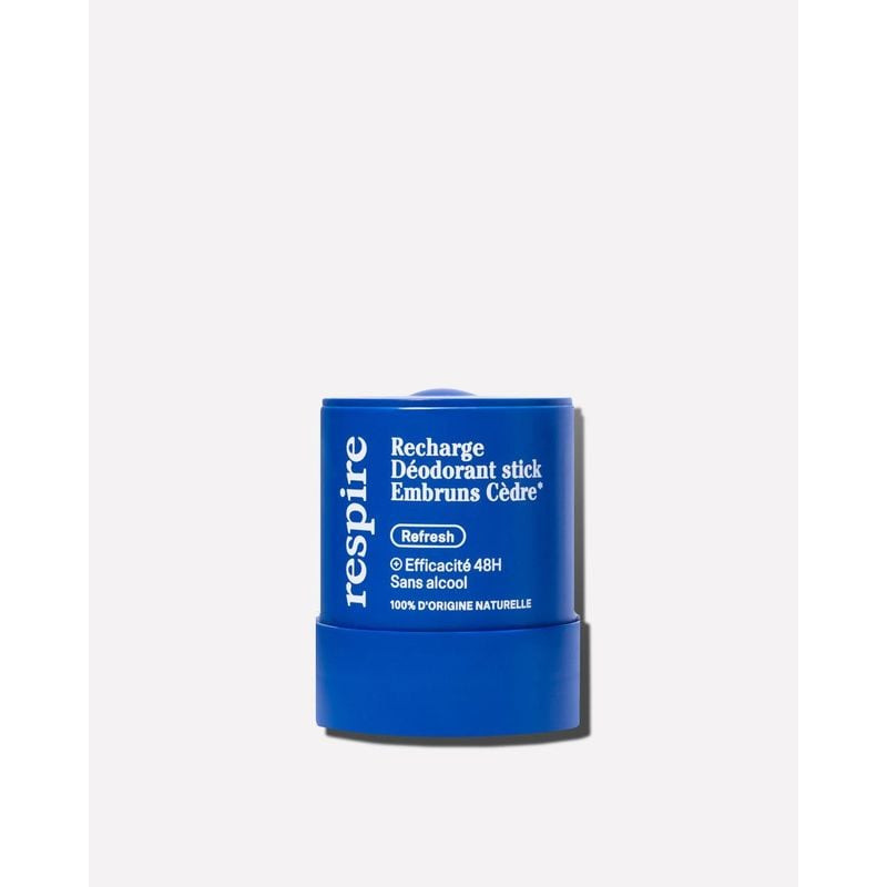 Packshot de la recharge de déodorant Respire Embruns Cèdre dans un emballage en carton recyclable.