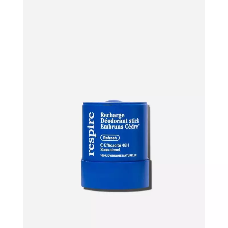 Packshot de la recharge de déodorant Respire Embruns Cèdre dans un emballage en carton recyclable.