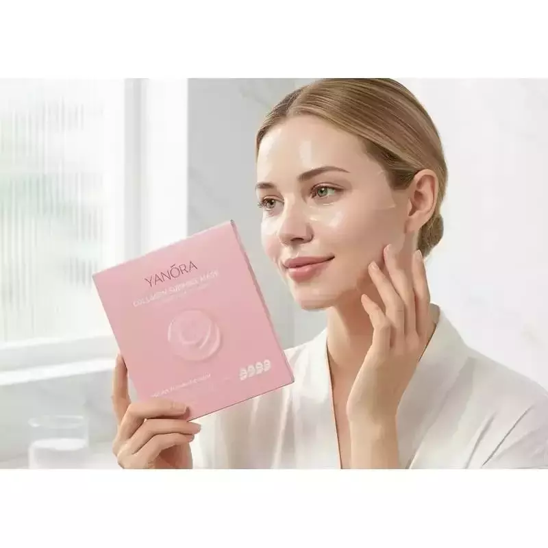 Femme appliquant le masque hydrogel Yanora Collagène Supreme sur son visage, montrant sa texture tra