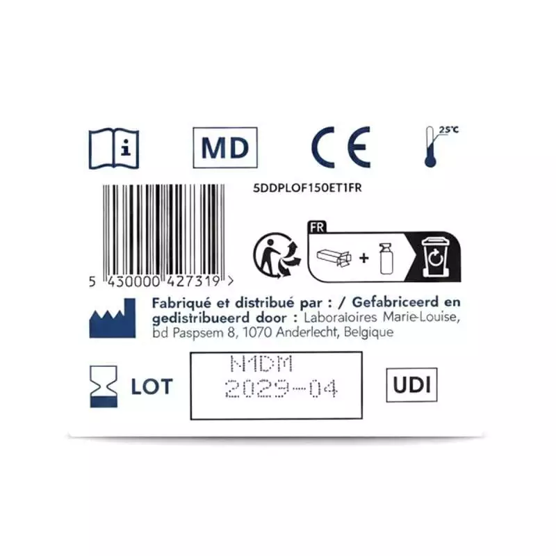 Gros plan de la lotion Déparaz Poux Lotion Flash montrant sa texture claire et non grasse sur une su
