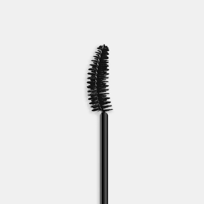Gros plan de la brosse du Mascara Long Experience Lovrén M2 1991742, montrant les fibres incurvées p