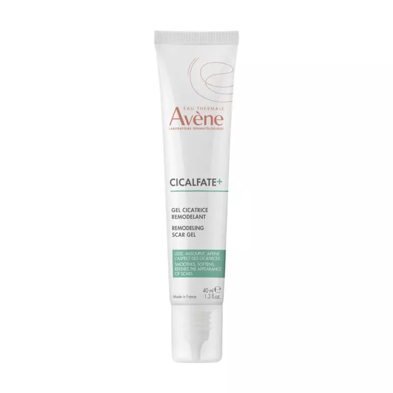 Gros plan du tube de Gel cicatrisant remodelant Avène Cicalfate+, mettant en avant le nom du produit
