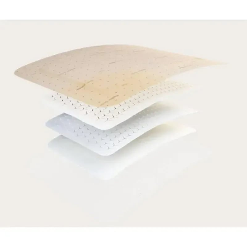 Gros plan du Mölnlycke Mepilex Border Flex 2013944 : mousse 5 couches et bord adhésif, fixation sûre