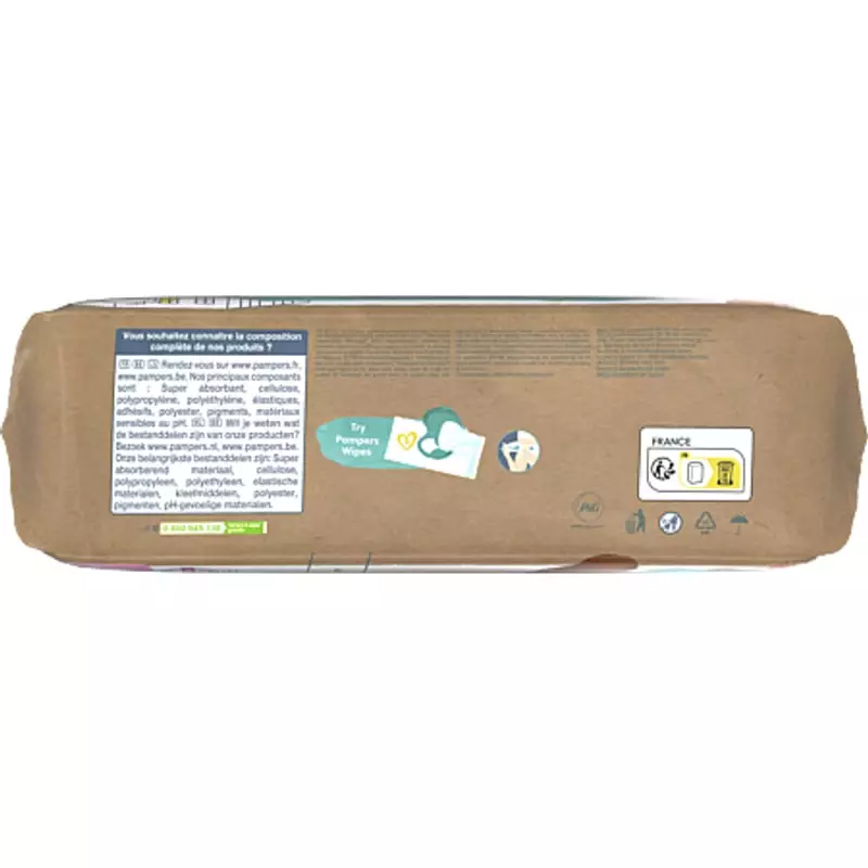 Vue en angle du paquet de couches Pampers Harmonie Taille 4 avec design avant et latéral.
