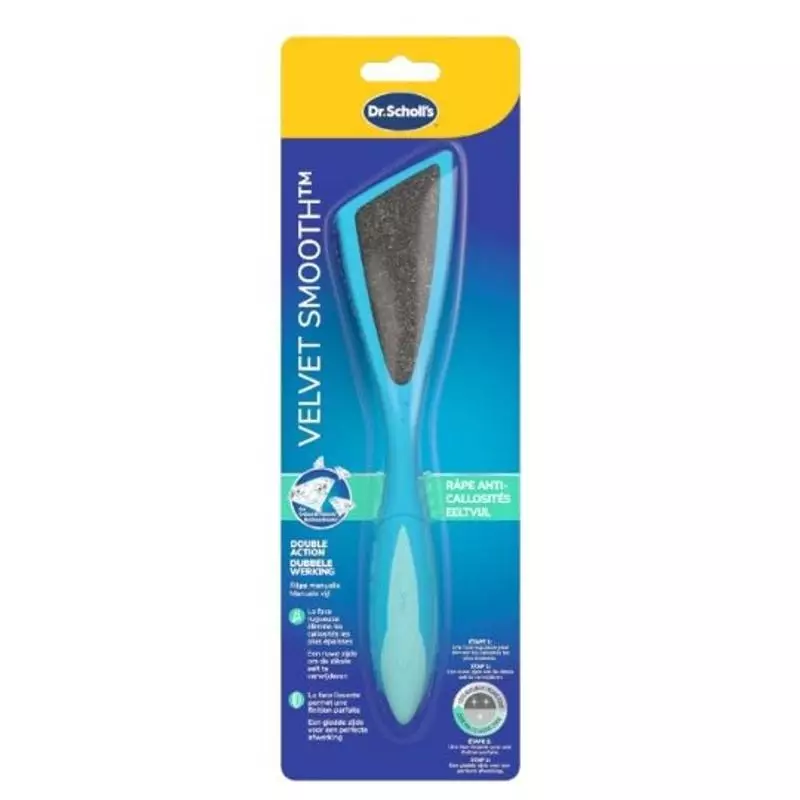 Râpe à pieds Scholl Velvet Smooth double action aux cristaux de diamant sur fond blanc propre