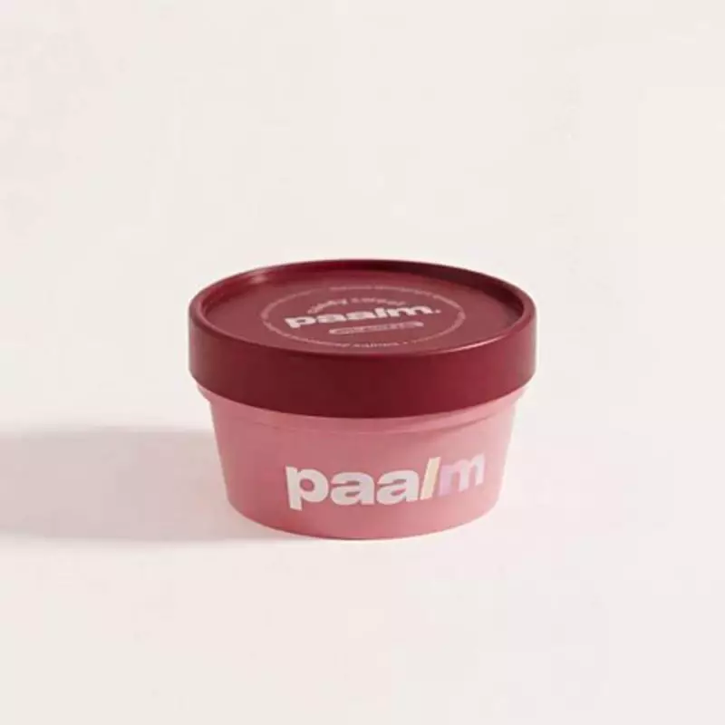 Packshot du baume déodorant naturel Paalm Sugar Cherry dans un pot blanc de 50 ml avec couvercle arg