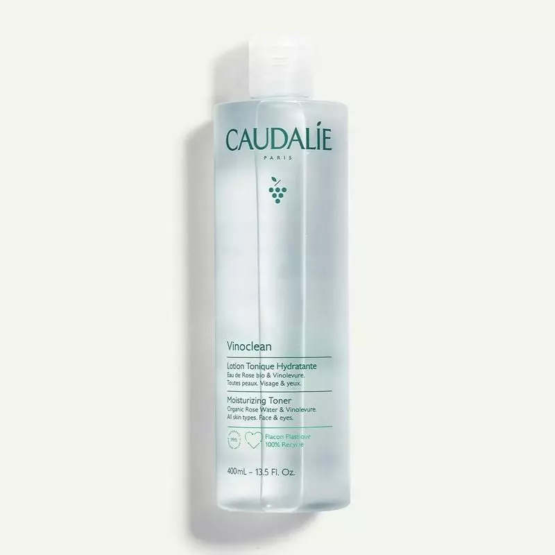 Lotion tonique hydratante Caudalie Vinoclean dans un flacon blanc et vert de 400 ml sur fond propre.