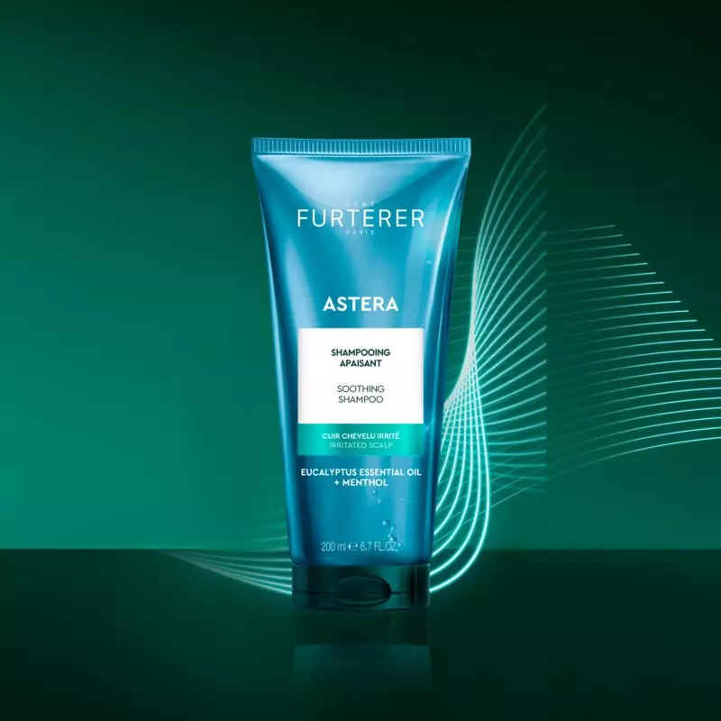 Flacon de shampooing apaisant René Furterer Astera 200ml sur fond blanc