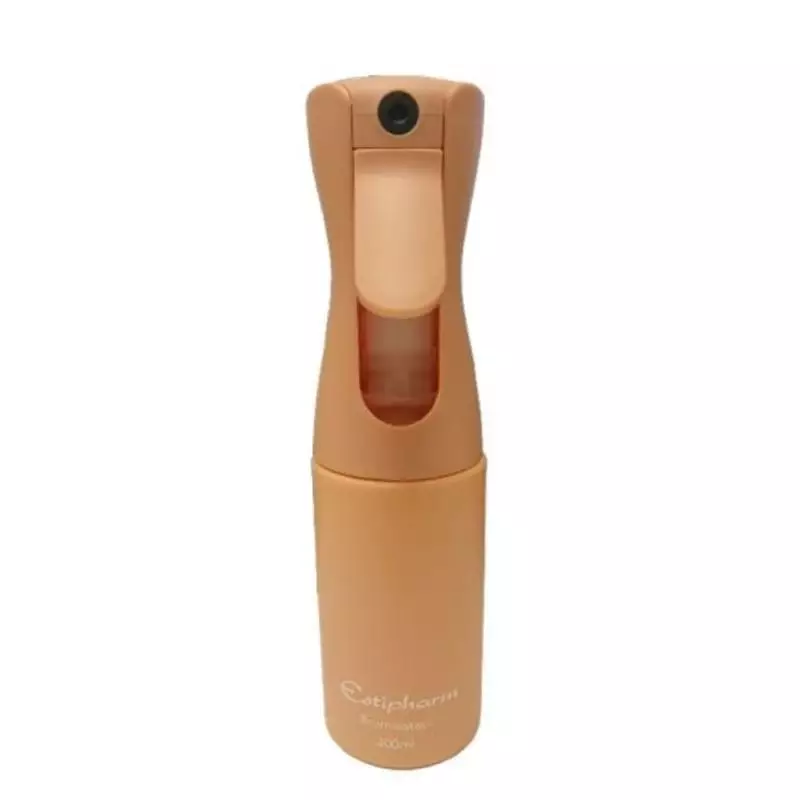 Packshot en angle du brumisateur rechargeable à brume fine Estipharm 2094327, forme ergonomique et c