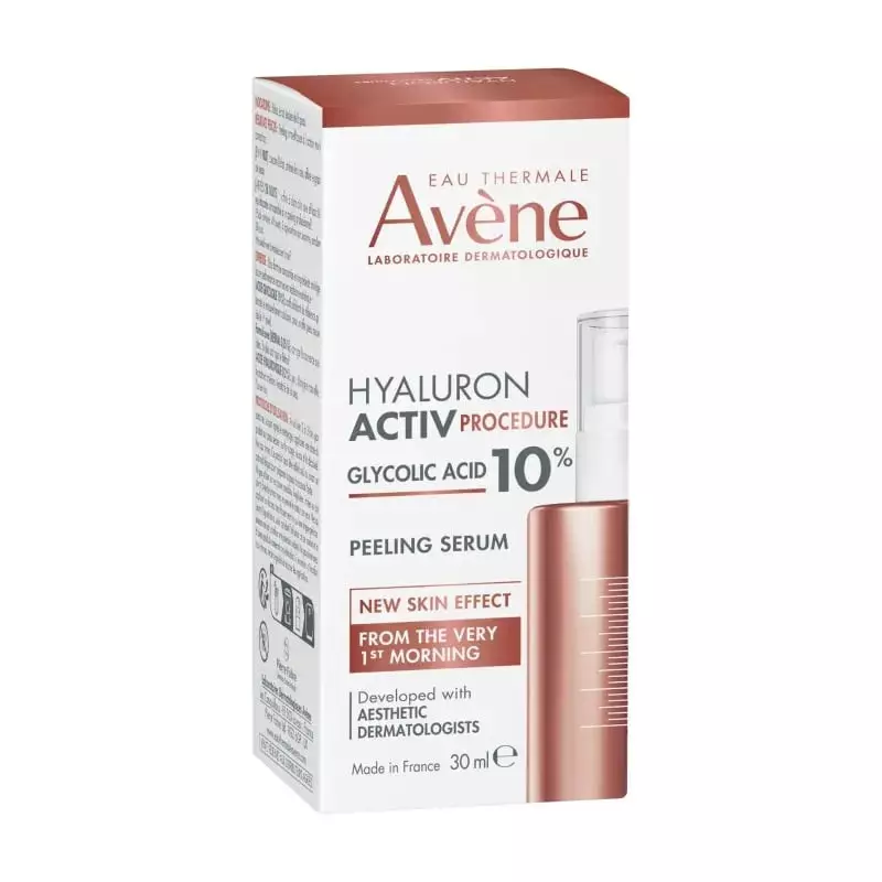 Boîte en carton du sérum peeling Avène Hyaluron Activ Procedure 30 ml présentée de biais, faces avan