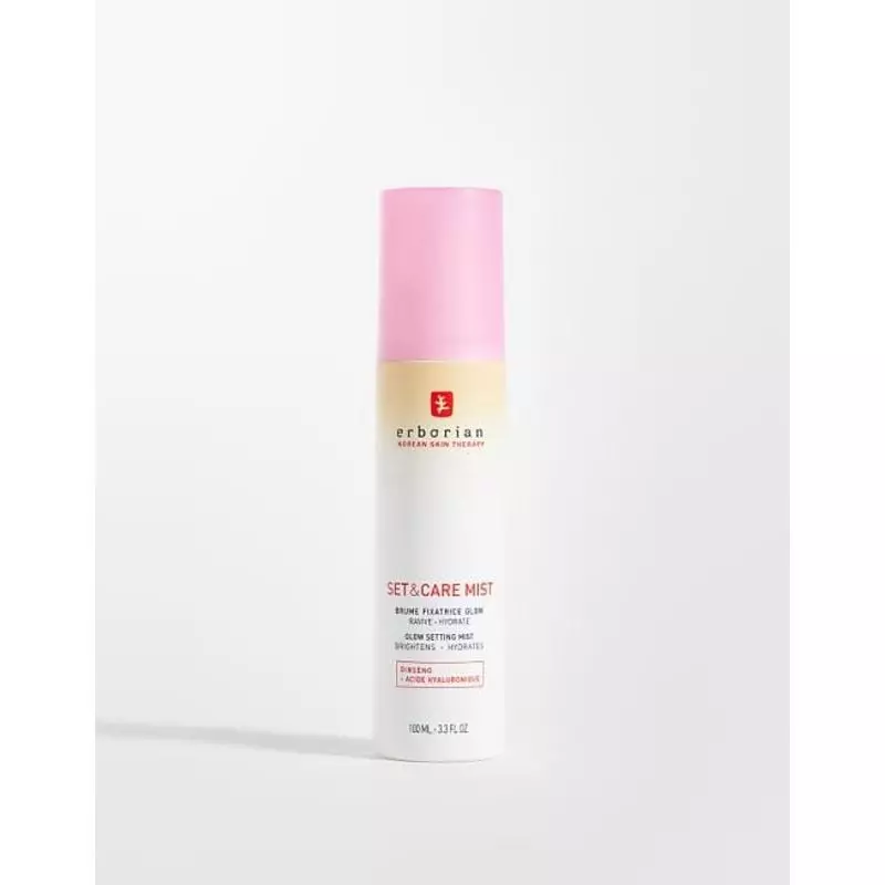 Flacon Erborian Set & Care Brume Fixante 100 ml, bouchon rose, sur fond studio blanc
