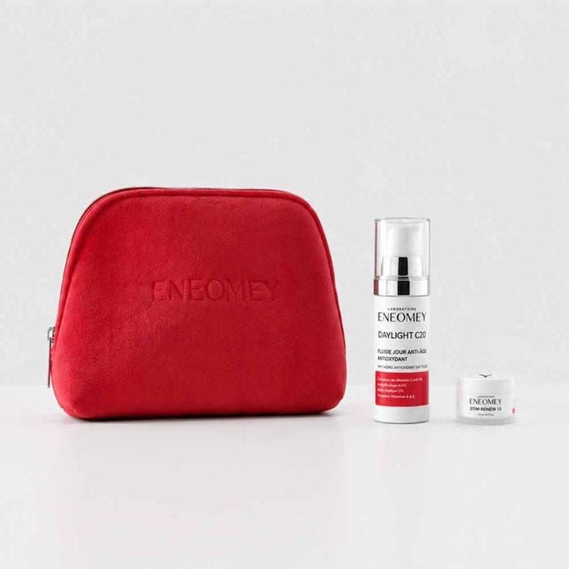 Flacon fluide jour Eneomey Daylight C20, pot de crème de nuit Stim Renew 15 et trousse rouge Eneomey